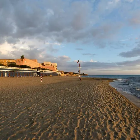 Vacationers Refuge Bed and Breakfast Άντζιο